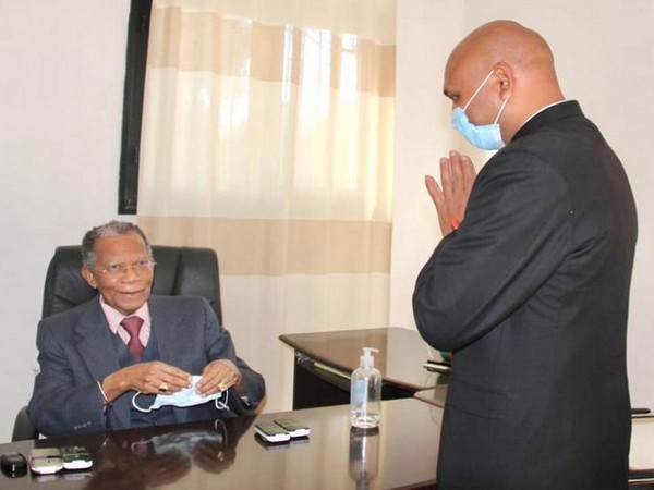 Indian envoy Abhay Kumar with former Madagascar President Didier Ratsiraka.