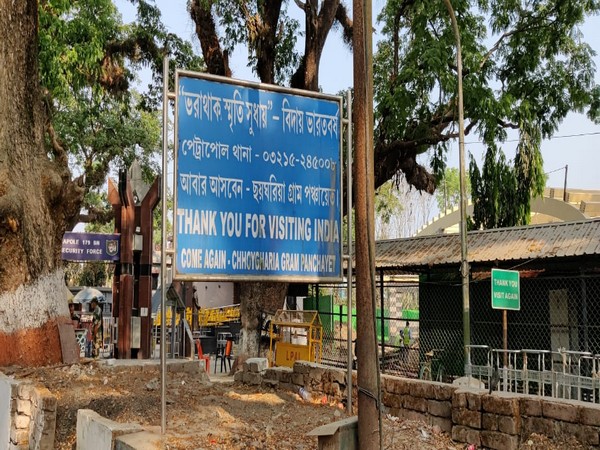 Visual from West Bengal's Petrapole (ANI)