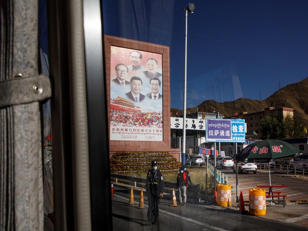  Portraits of Chinese President Xi Jinping and former leaders Jiang Zemin, Mao Zedong, Deng Xiaoping and Hun Jintao at a checkpoint in Lhasa, Tibet