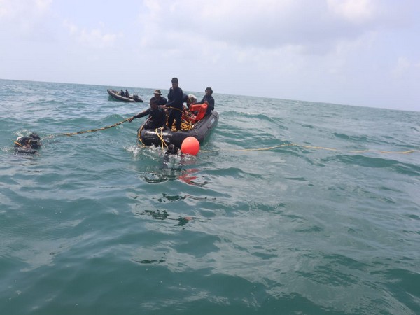 INS Makar conducts diving operations on the wreck of tug Varaprada on Monday. [Photo/ANI]