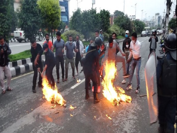 Opposition alliance student union burn effigies in Nepal against house dissolution