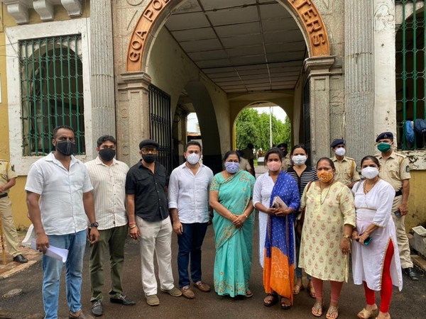 Congress members at Goa Police Headquarters