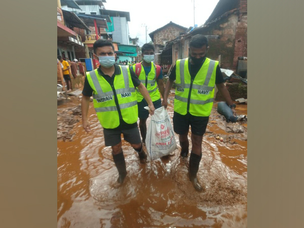 Indian Navy's flood rescue team helping locals to recover from flood 