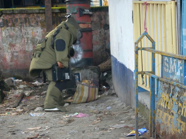 CID Bomb Disposal Squad disposing container (Photo/ANI)