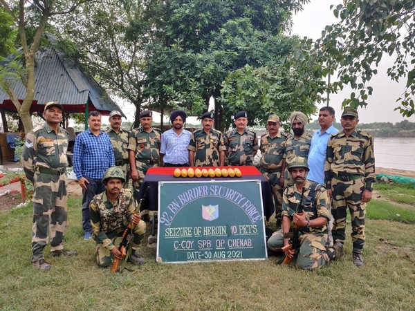 BSF personnel with seized contraband. 