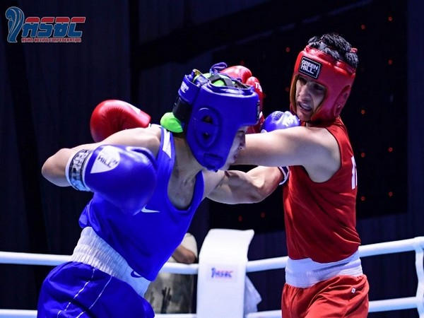India's youth boxer Preeti Dahiya (in Red) punches her opponent during the final (Image: BFI)