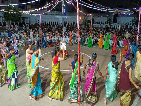 Garba and dandiya organized in Indore Central Jail on occasion of Navratri (Photo: ANI)