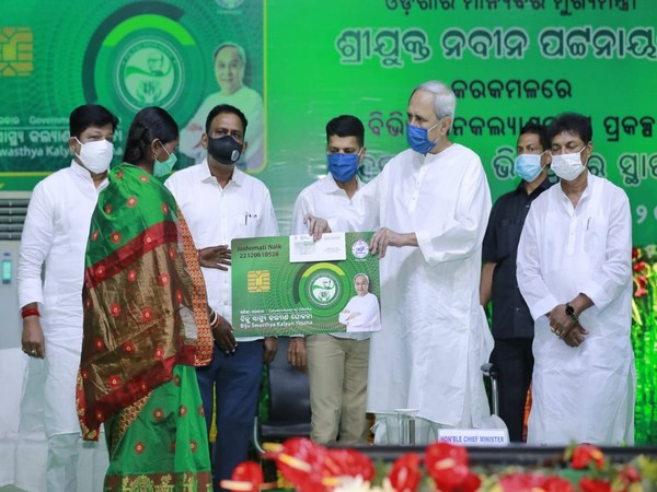 Odisha CM Naveen Patnaik distributes smart health cards in Mayurbhanj (Photo: Twitter/NaveenPatnaik)