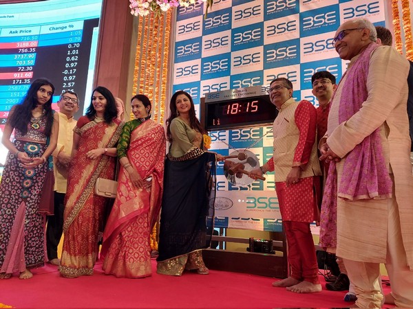 Actress Bhagyashree with MD & CEO BSE India Ashish Chauhan and other ringing the opening bell (Photo/Twitter)
