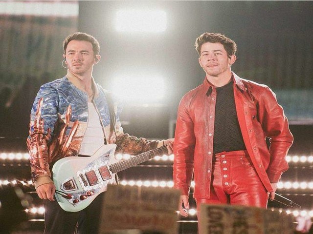 Nick Jonas with brother Kevin Jonas (Image source: Instagram)