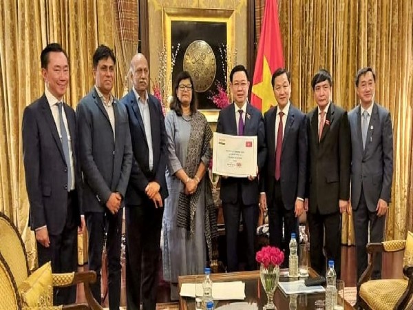 Suchitra Ella, Joint Managing Director, Bharat Biotech with Vuong Dinh Hue, President of National Assembly Socialist Republic of Vietnam along with their Team