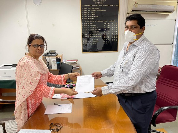 Aleixo Reginaldo Lourenco submitting resignation to Assembly Speaker in Goa