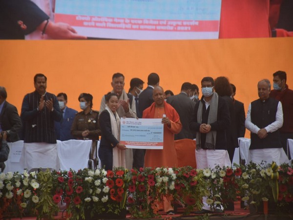 UP CM Yogi Adityanath presenting Mirabai Chanu with a cheque of Rs 1.50 crores