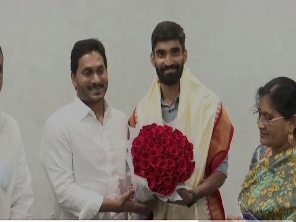  Kidambi Srikanth during the felicitation ceremony