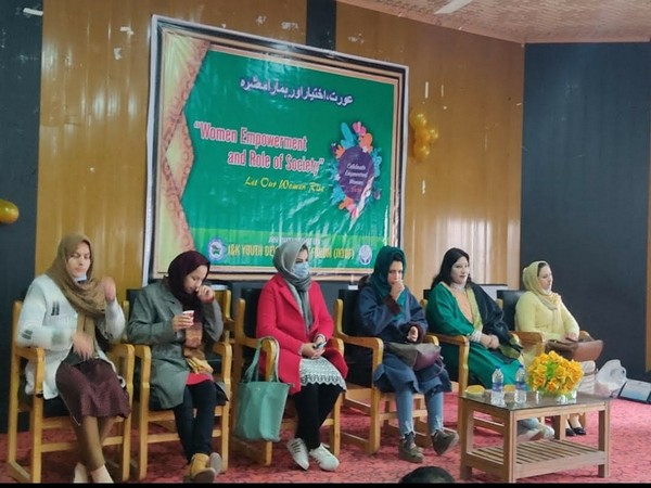 Kashmiri girls take part in sporting activities (Photo:ANI)