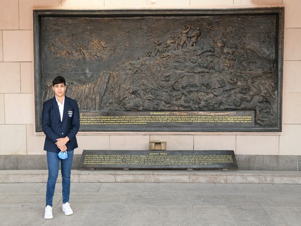 Wrestler Anshu Malik at National War Memorial (Image: SAI media)