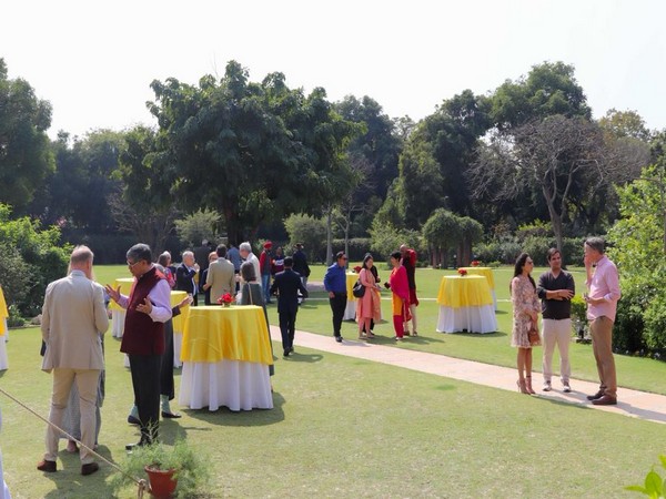 London Restaurant serves Punjabi food in Delhi