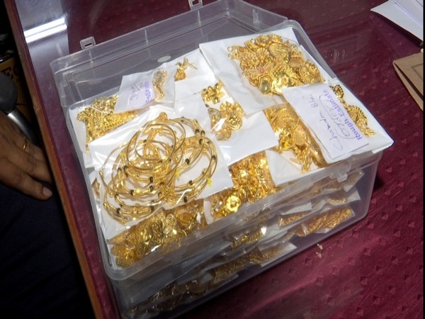Glimpse of seized gold ornaments from Mumbai-Bhubaneswar Konark Express