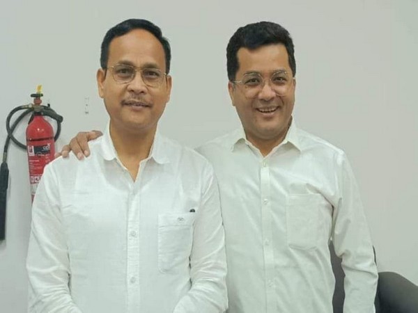 UPPL candidate Rwngwra Narzary, BJP candidate Pabitra Margherita (Photo:Twitter/Himanta Biswa Sarma)