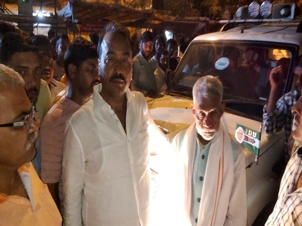 MLC Raees Khan with former JDU MLA Shyam Bahadur Singh (Photo/ANI)