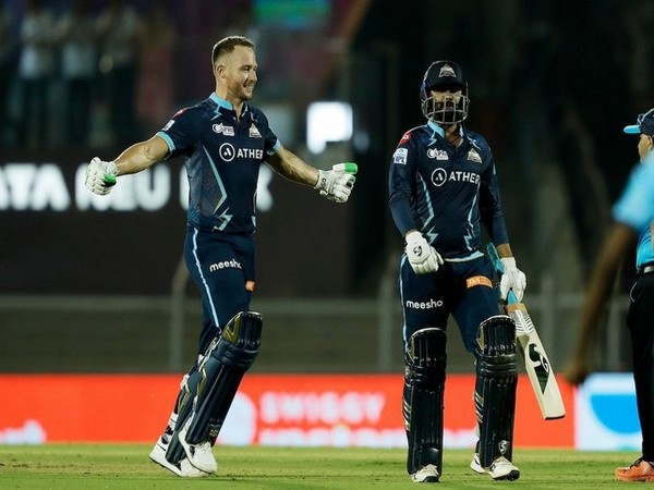David Miller and Rahul Tewatia celebrate after Gujarat Titans win against Punjab Kings (Image: IPL Twitter)