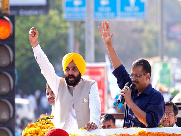 Punjab Chief Minister Bhagwant Mann and Delhi Chief Minister Arvind Kejriwal (File Photo/ANI)