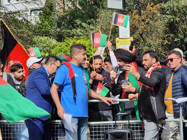 Afghans in UK hold protest against Pakistani airstrikes in Afghanistan