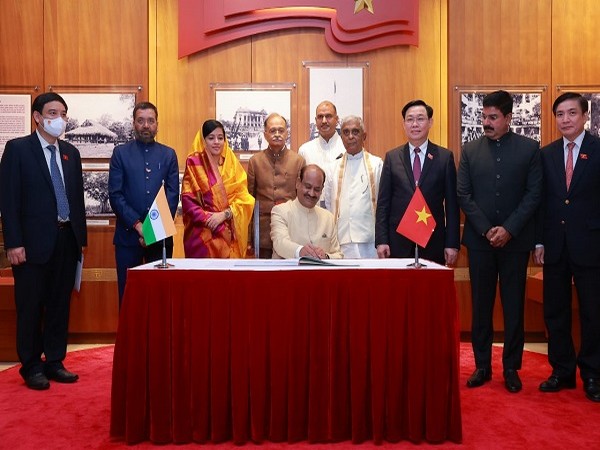 Indian parliamentary delegation in Vietnam