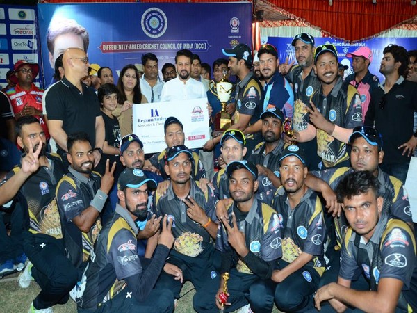 Sports Minister Anurag Thakur handing trophy to Chandigarh team for winning National Divyang T20 Cricket Cup (Image: DCCI media) 