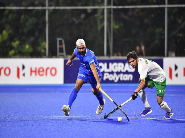 India's Simranjeet Singh in action against Pakistan player in Asia Cup 2022 (Image: AHF)