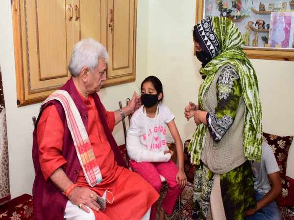 J-K Lieutenant Governor Manoj Sinha visits injured daughter of JKP Martyr Saifullah Qadri