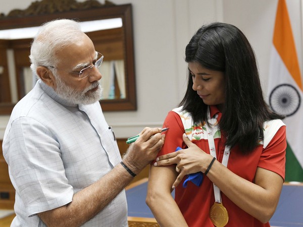 PM Modi meets Nikhat Zareen