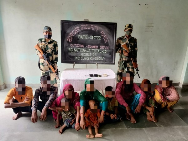 Bangladeshi nations held at Indo-Bangladesh border (Photo Credit: ANI)