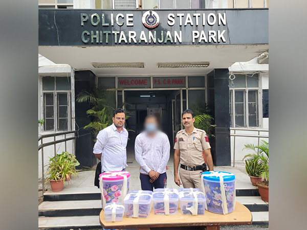 Knives smuggling racket busted at Chittaranjan Park Police Station