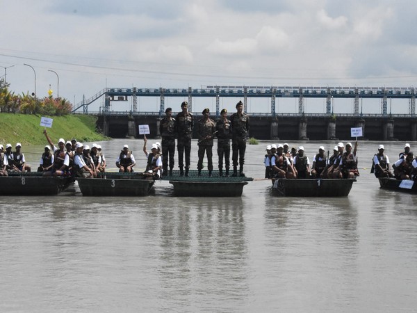 Army 33 Core organises boat race to celebrate 75th Independence Day (Photo:Indian Army)
