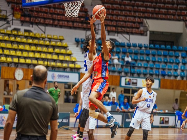 Bangladesh in action against Maldives in FIBA Under-18 Asian Championship (Image: FIBA)
