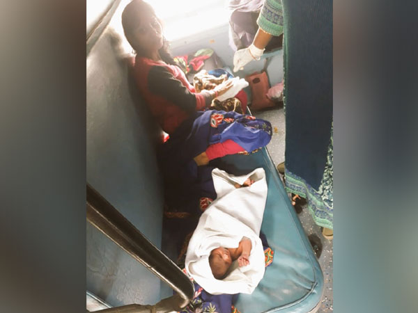 A woman gave birth to a baby in running train on Sunday night. Photo/ANI