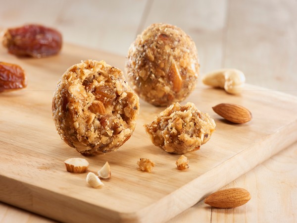 Oat-Besan Laddus: Healthy Indian Sweets