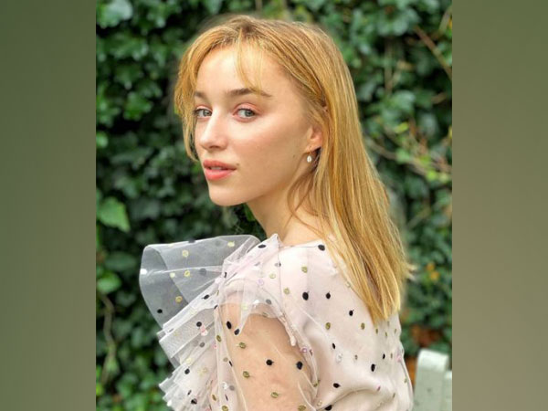 Phoebe Dynevor (Image Source: Instagram)
