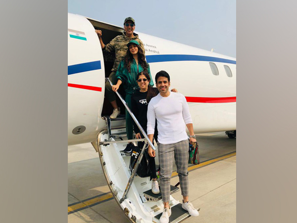 Team 'Laxmii' arrive in Delhi 