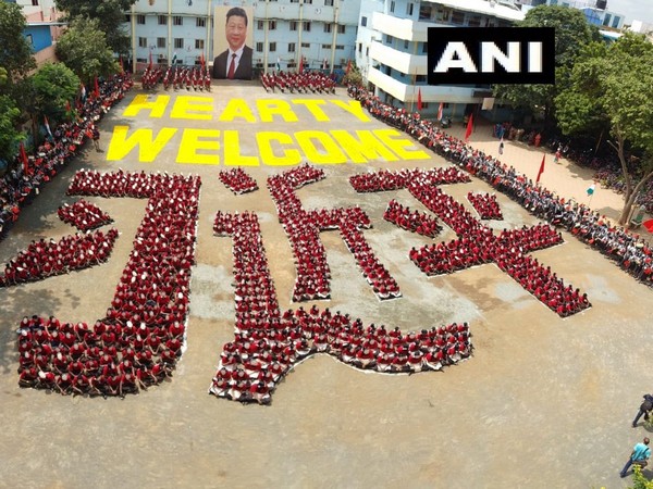 Visual of around 2000 students forming a formation to welcome Chinese President Xi Jinping