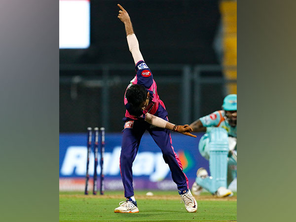 Yuzvendra Chahal takes a bow after taking a wicket against Lucknow Super Giants (Image: IPL Twitter)