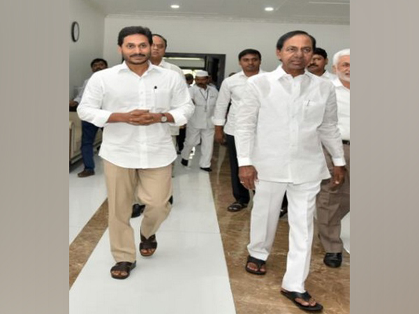 Chief Ministers YS Jagan Mohan Reddy and K Chandrshekar Rao in Hyderabad on Monday. Photo/ANI