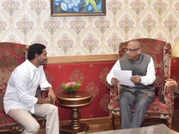 YS Jaganmohan Reddy with Andhra Governor ESL Narasimhan. Photo/ANI