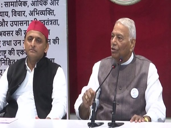 Former Union Minister Yashwant Sinha, along with Samajwadi Party chief Akhilesh Yadav, addresses a press conference in Lucknow, UP, on Monday. (Photo/ANI)