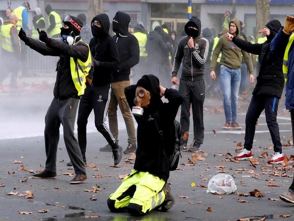 'Yellow vest' protesters clash with police in Brussels on Saturday