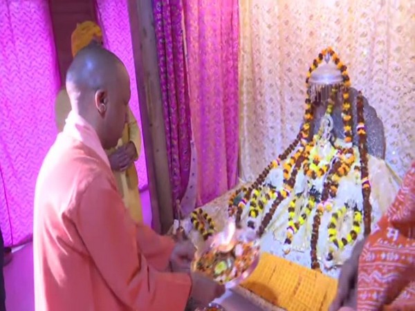 CM Yogi Adityanath paying obeisance to Lord Ram in Ayodhya (Photo/ANI)