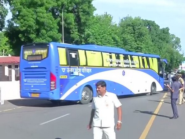 Chief Minister Yogi Adityanath and alongwith his cabinet ministers head to IIM-Lucknow in a bus on Sunday. Photo/ANI
