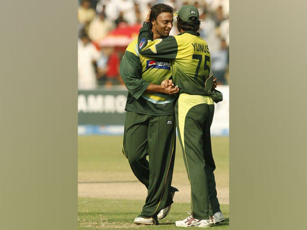 Former Pakistan cricketers Shoaib Akhtar and Younus Khan (Photo/Younus Khan Twitter)