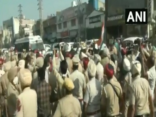 Youth Congress workers clash with police in Ludhiana (Photo/ANI)